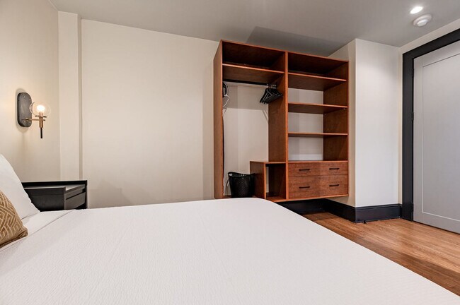 Building Photo - 1011 Canal St