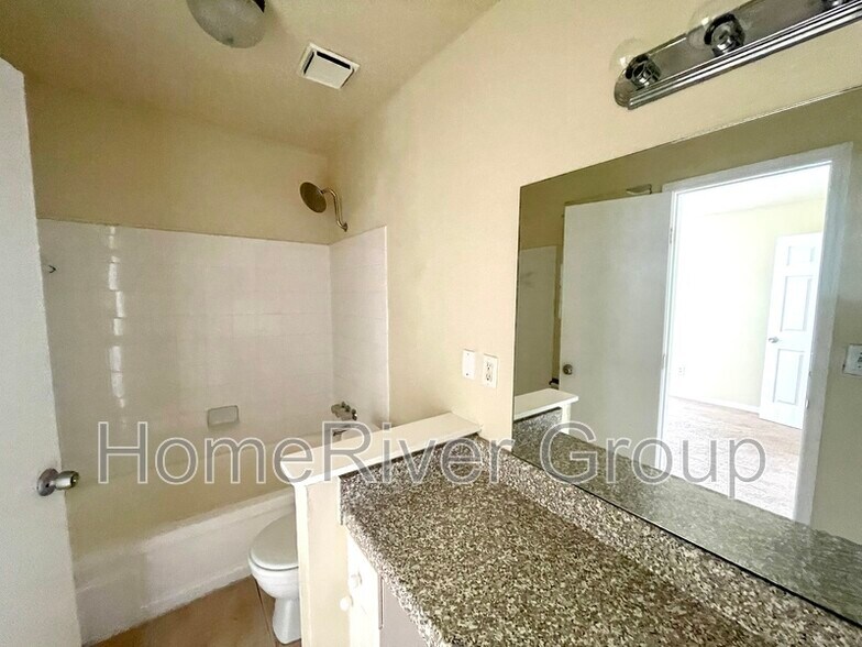 Building Photo - 8517 Lincoln Cove Dr