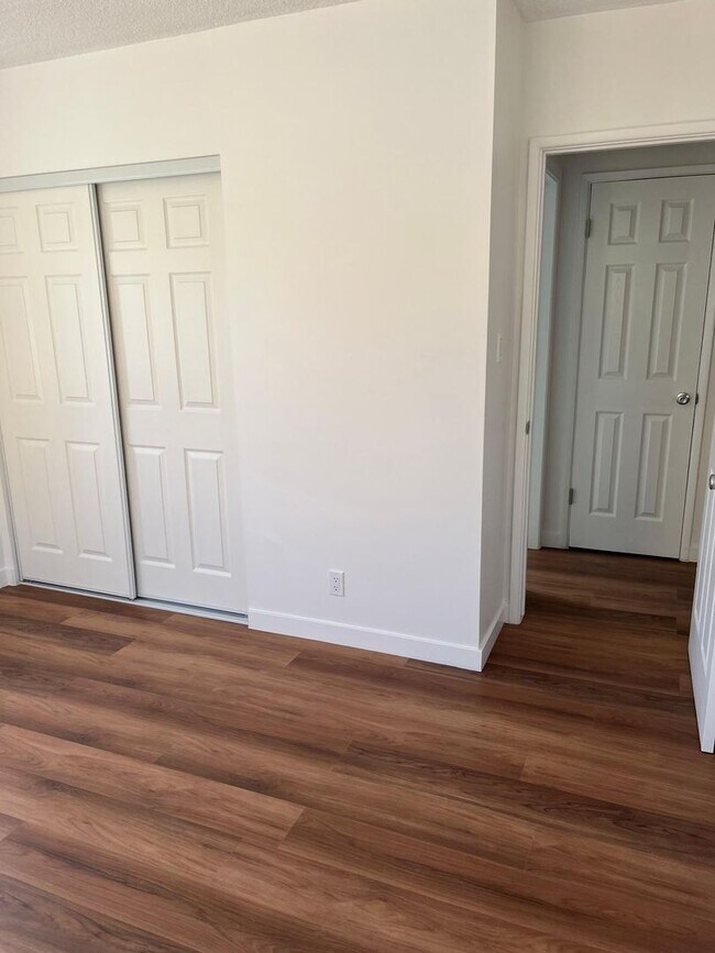 Building Photo - Beautiful Apartment in Panorama City