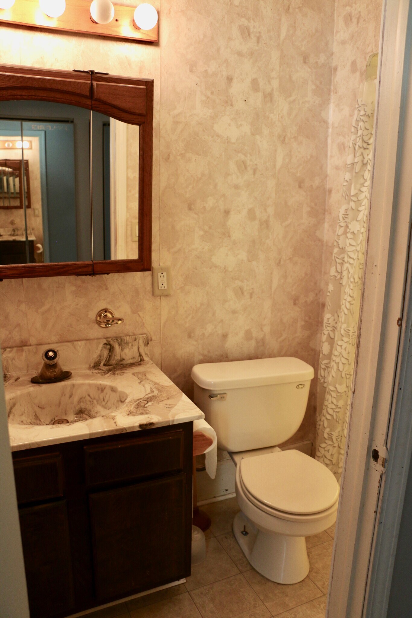 Main Level Bathroom - 525 N 5th St