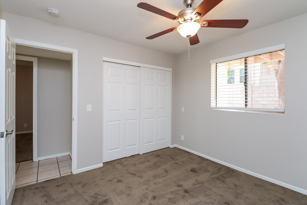 Building Photo - 921 S Val Vista Dr