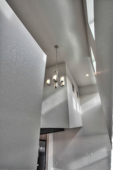 Building Photo - 2132 Saison St