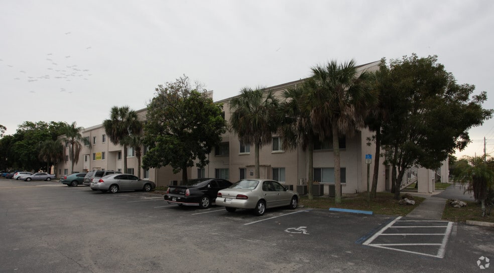 The Waterford Apartments 3585 Central Ave Fort Myers FL 33901