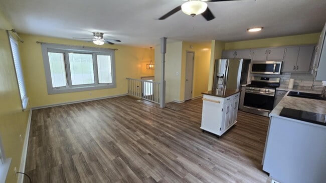 Building Photo - 22 Smokey Creek Cove