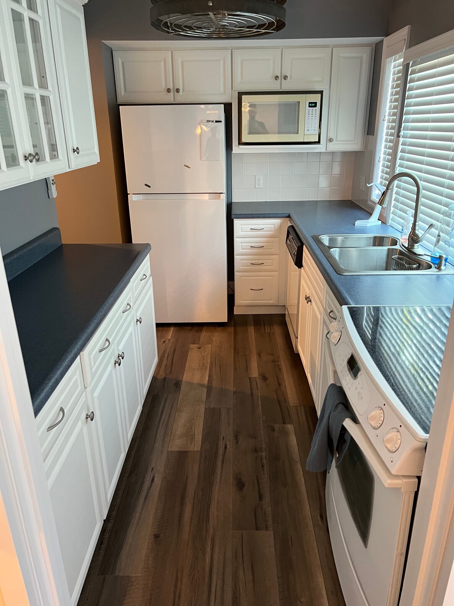 Building Photo - 4298 Chateau de Ville Dr