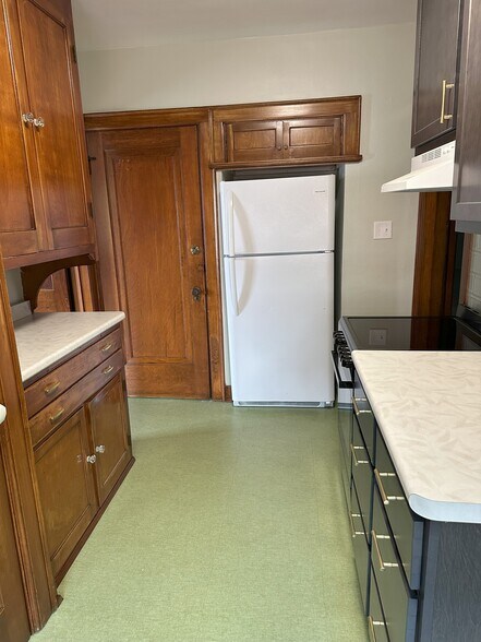 Kitchen - 6615 W Bluemound Rd