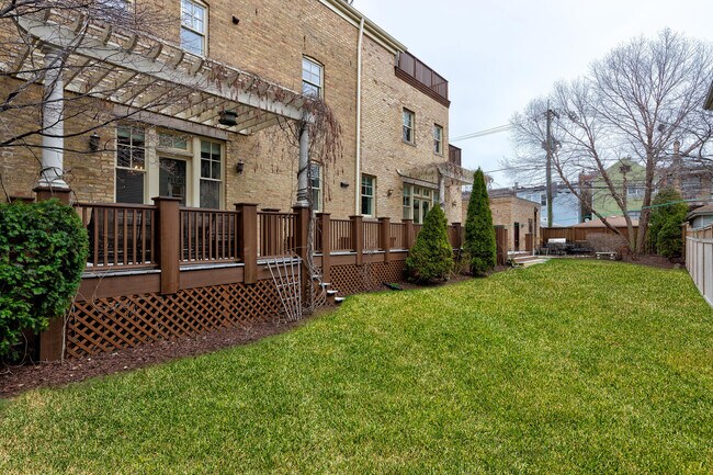 Building Photo - 2663 N Marshfield Ave