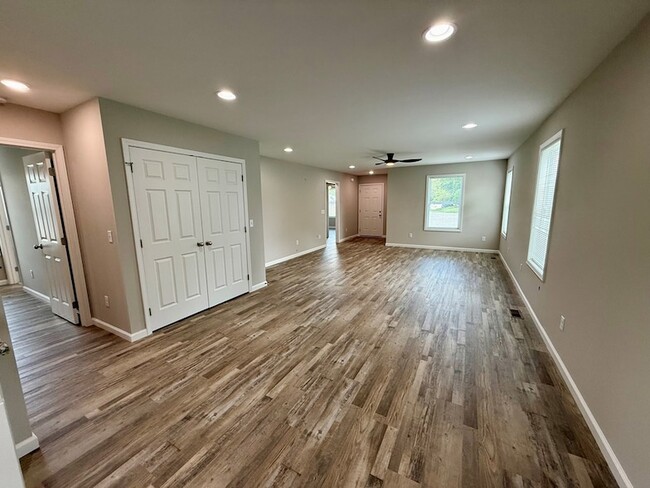 Building Photo - 949 Indian Hills Rd