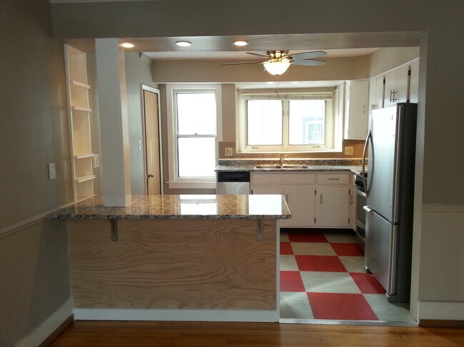Building Photo - 514 W Breckenridge St