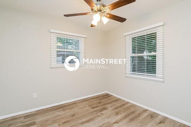 Building Photo - 3 Bedroom Pet-Friendly Home in clearwater, FL with Main Street Renewal