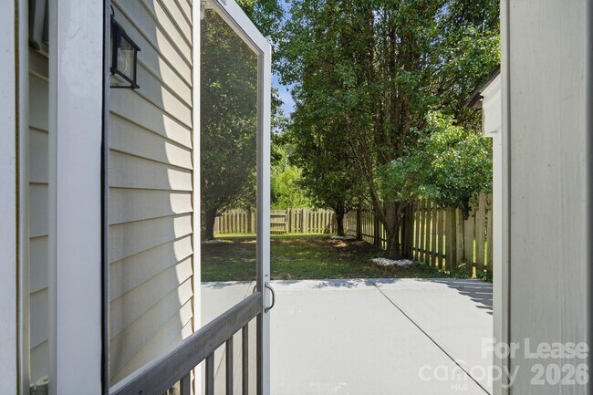 Building Photo - 4084 Holly Villa Cir