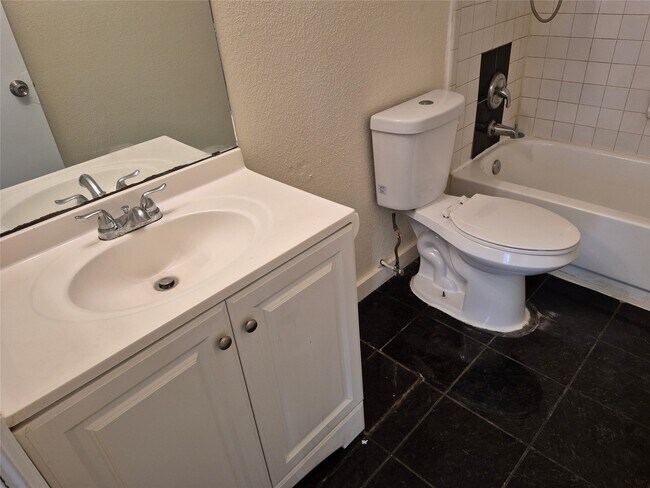 Building Photo - 10847 Braes Bend Dr