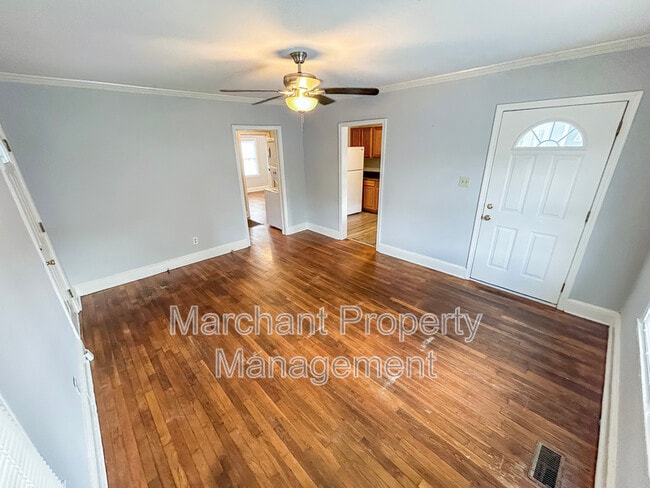 Building Photo - 667 Ravenel St