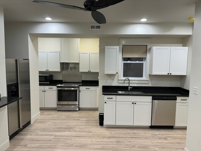 Building Photo - 1612 N Star Ave