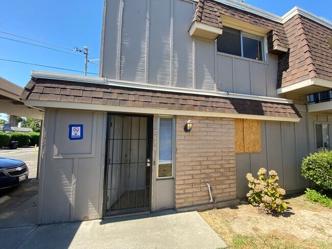 Building Photo - Move In Special - Half Off the First Month of Rent
