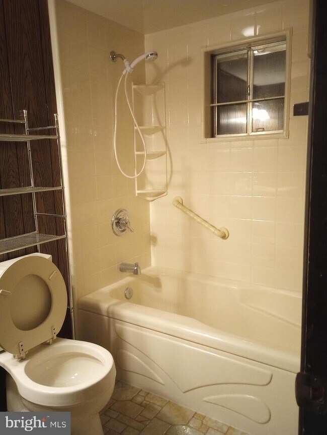 Building Photo - 131 Outer Dr