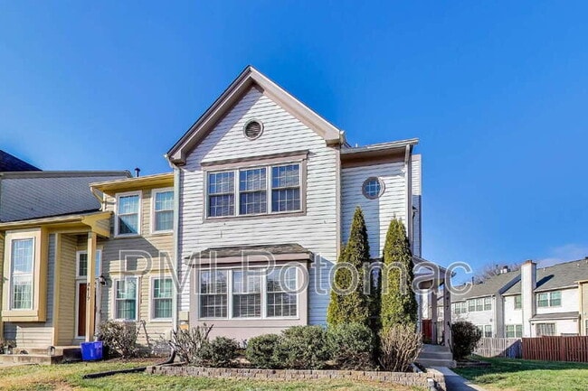 Building Photo - 8417 Meadow Green Way