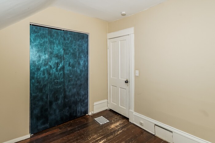 Building Photo - 4042 Clinton Ave