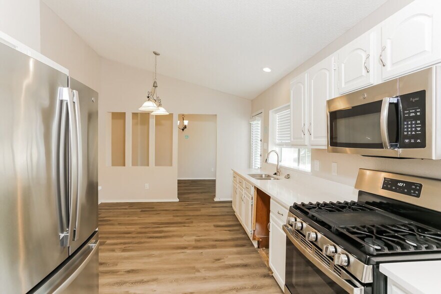 Building Photo - 912 Eagle Dr