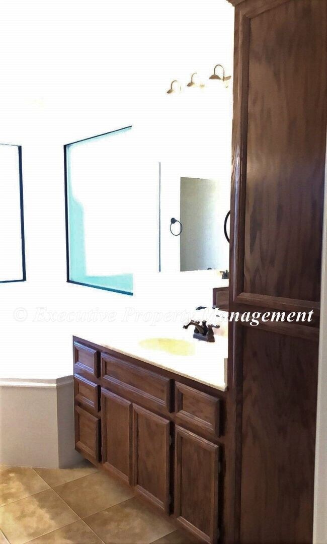 Building Photo - 2401 Terry Dr