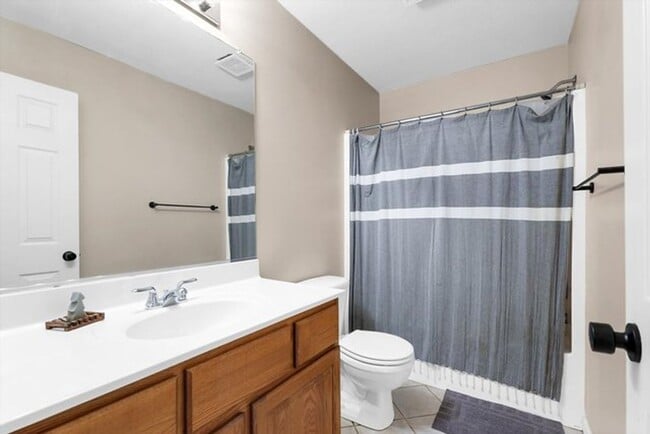 Building Photo - 3 Bedroom house with Finished Basement - Available August 2026