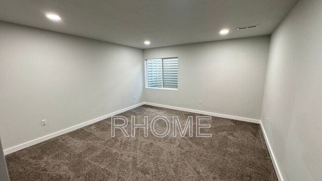 Building Photo - 164 N 450 W St