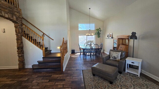 Building Photo - 8213 W Quail Ave