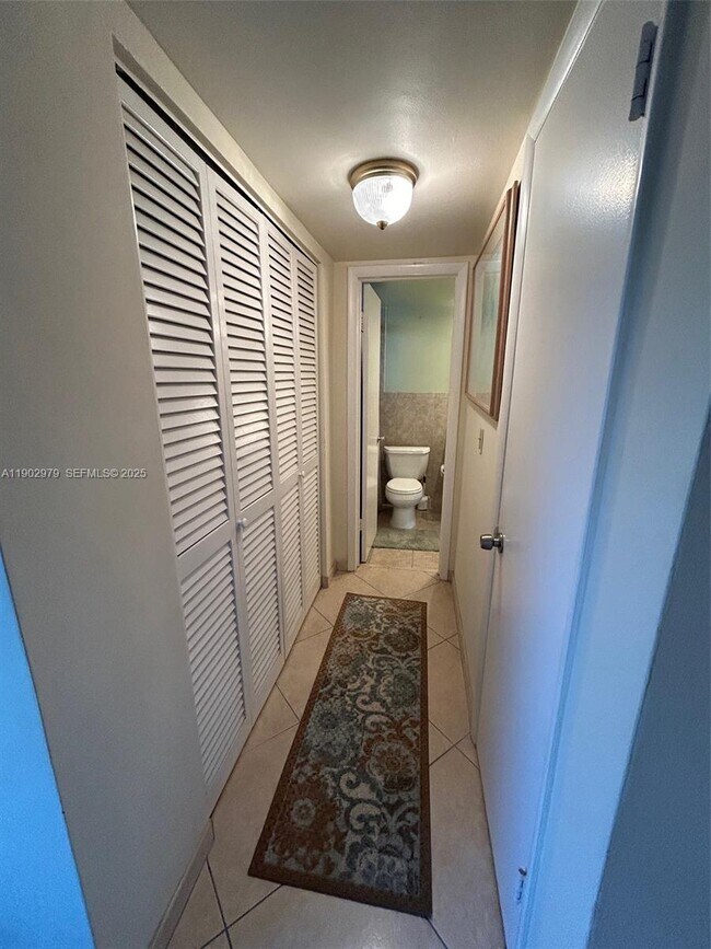 Building Photo - 1333 E Hallandale Beach Blvd