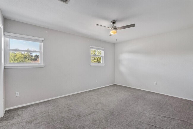 Building Photo - 9809 Meadowheath Dr