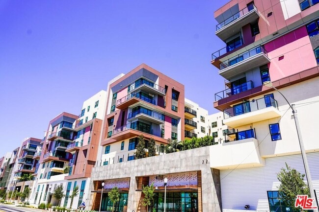 Building Photo - 800 N Front St