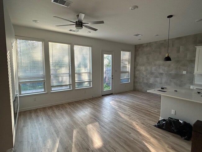 Building Photo - 975 Lars Trek Trail