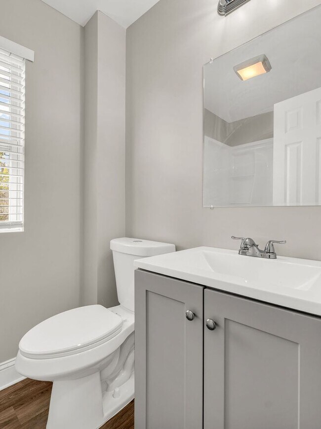 Building Photo - Oak Ridge 37830 - 3 bedroom 2 bath duplex ...