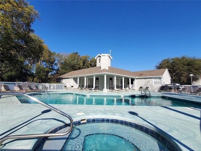 Building Photo - 1610 Columbia Arms Cir