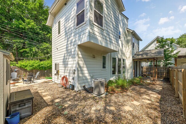 Building Photo - 1130 Gunter St