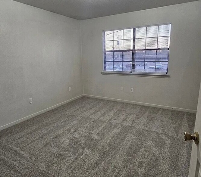 Building Photo - 1009 Lansberry Ct