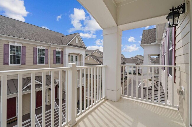Building Photo - Luxury Townhome with Elevator and Rooftop Terrace