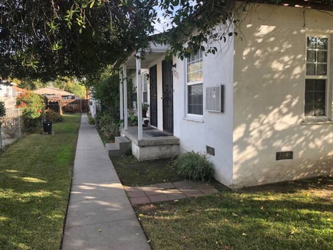 Building Photo - 7004 Hazeltine Ave