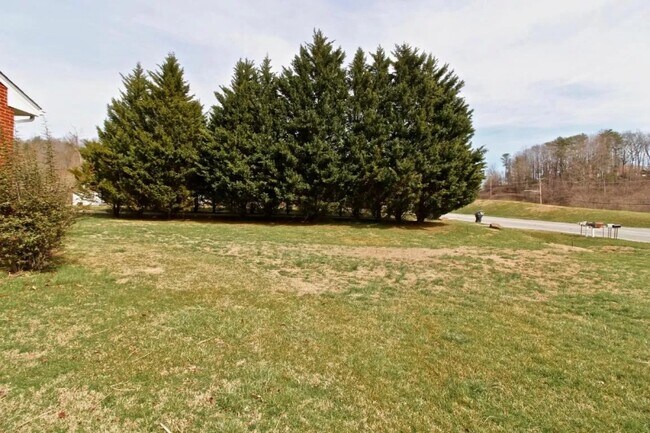 Building Photo - 5621 Bridlewood Dr