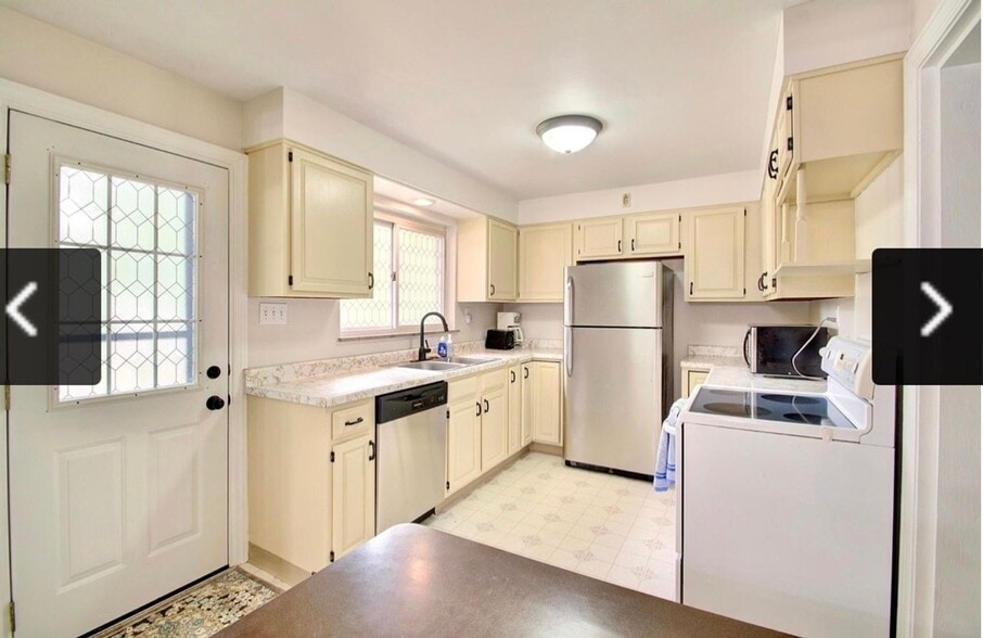 Building Photo - 2401 Carlisle Ave