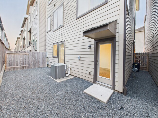 Building Photo - 8918 Terrace Pass Dr