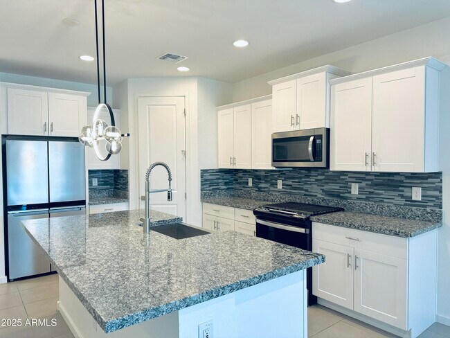 Building Photo - 12647 W Country Club Trail