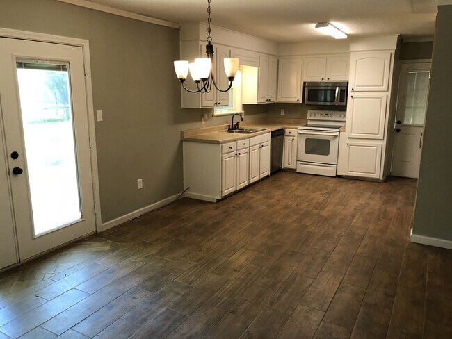 Building Photo - 157 Mackey Dr