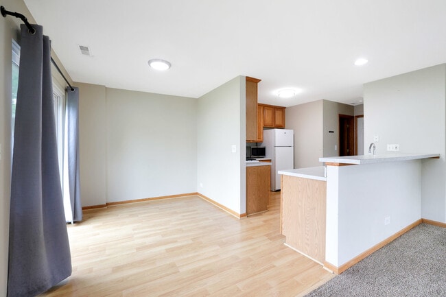 Building Photo - 540 Wedgewood Cir