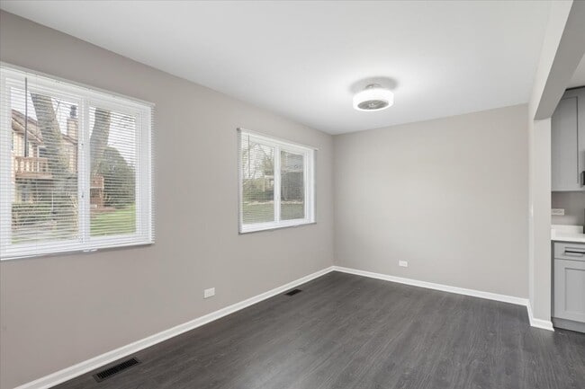 Building Photo - 225 Thornapple Ct