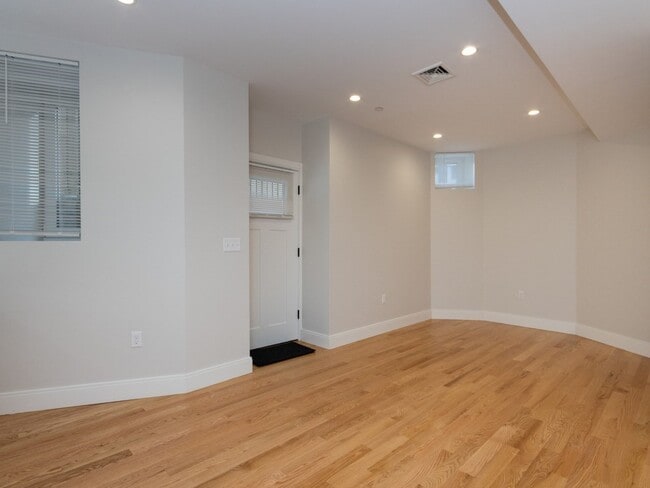 Building Photo - 5 Tovar St
