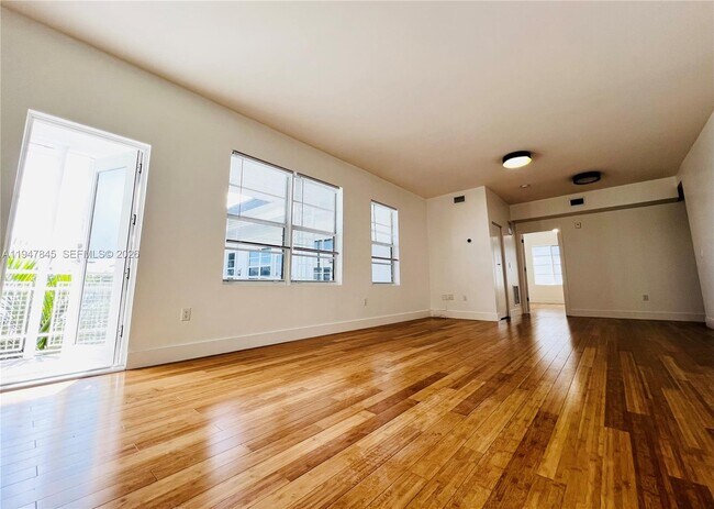 Building Photo - 960 Bay Dr