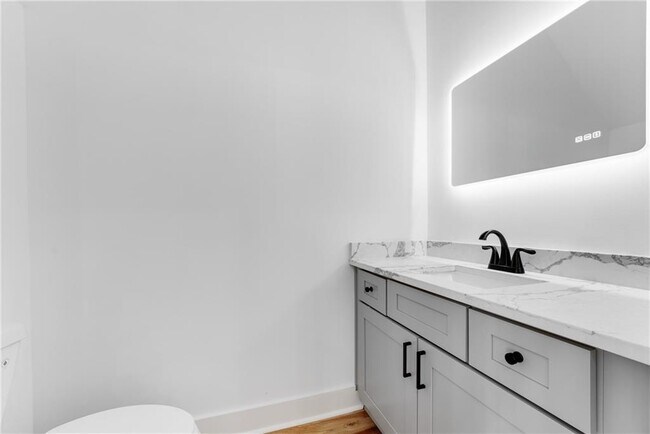 Building Photo - 2150 Essex Ave SW