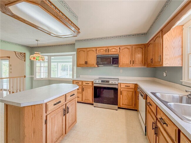 Building Photo - 255 Starritt Ln