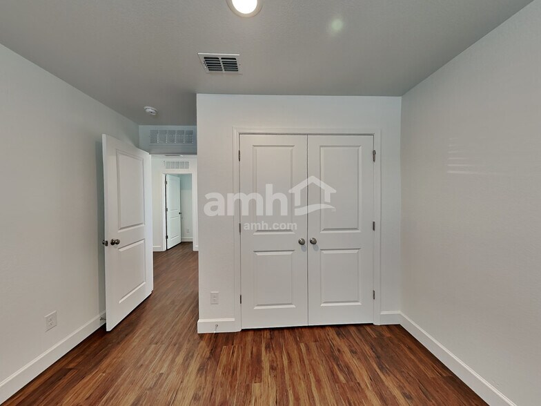 Building Photo - 4239 W St Charles Ave