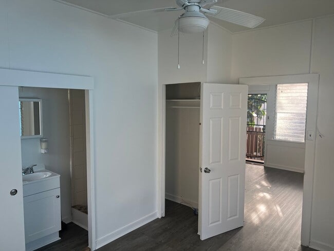 Building Photo - Pet-Friendly 1BR in Honolulu’s Kapahulu Ar...